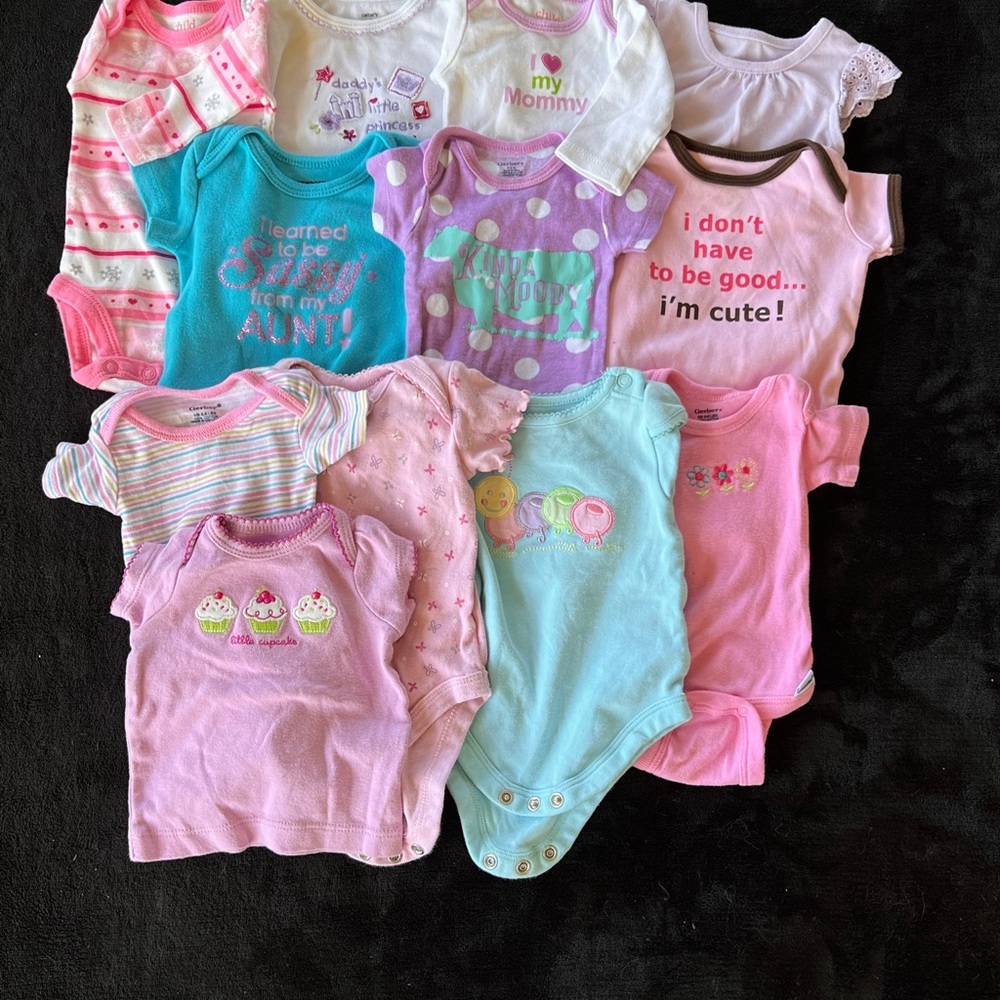 Lot - Newborn Onesies